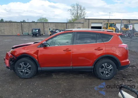 2016 Toyota Rav4 Le z USA, uszkodzony, nr VIN JTMBFREVXGJ092836